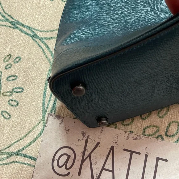 Coach handbag ❄️❄️ - Picture 3 of 9